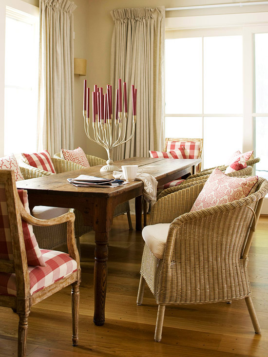 Examples of dining rooms in small spaces