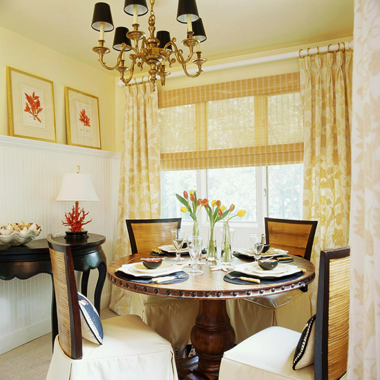 Examples of dining rooms in small spaces