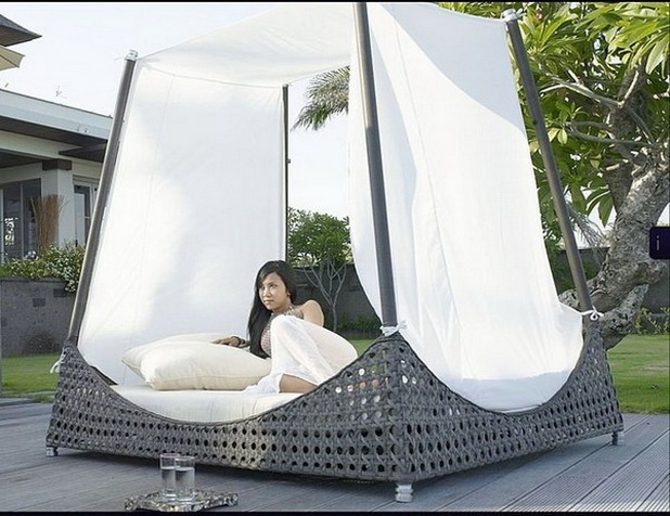 Romantic-Outdoor-Canopy-Beds_07 - ArchitectureArtDesigns.