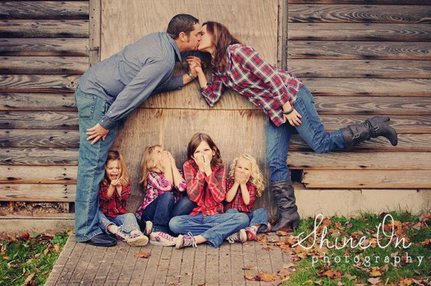 32 Wonderful, Creative and Unique Ways To Take A Family Photos. YouRe Gonna Love This.