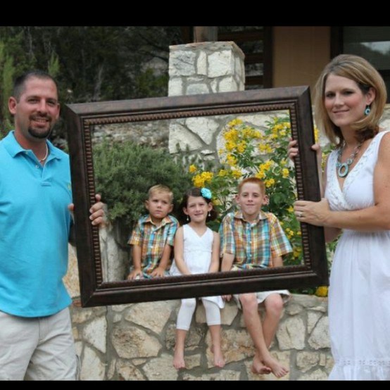32 Wonderful, Creative and Unique Ways To Take A Family Photos. YouRe Gonna Love This.