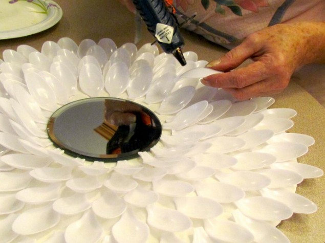 28 Creative Ways to Repurpose And Reuse Plastic Spoons