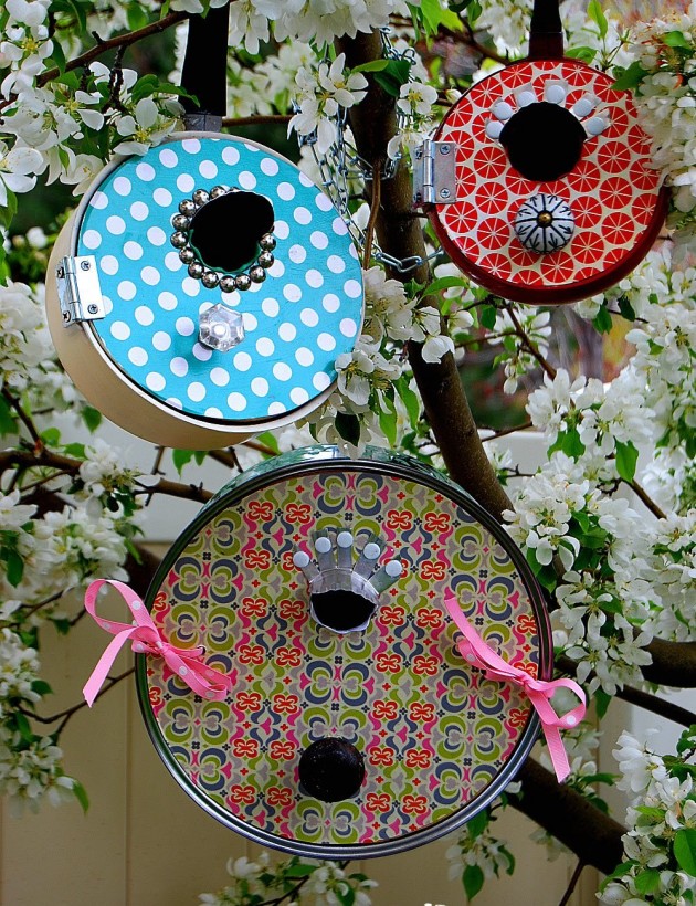 10.Colorful birdhouses made out of saucepans.