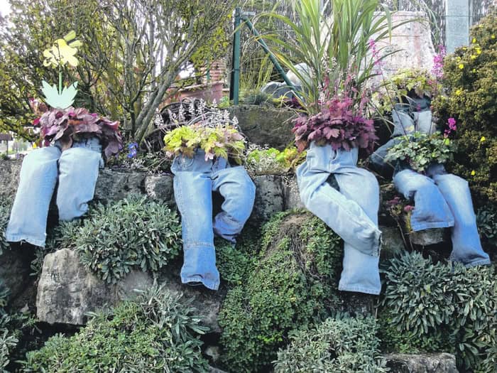 30 Fascinating Low-Budget DIY Garden Pots