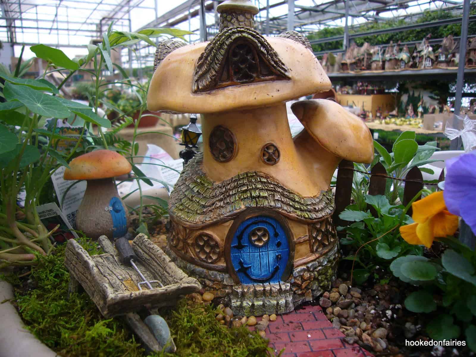 15 Miniature Fall Garden Decorations