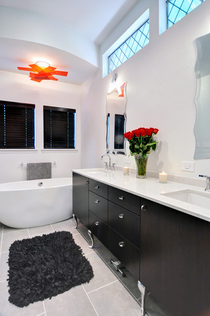 30 Elegant Black & White Colored Bathroom Design Ideas