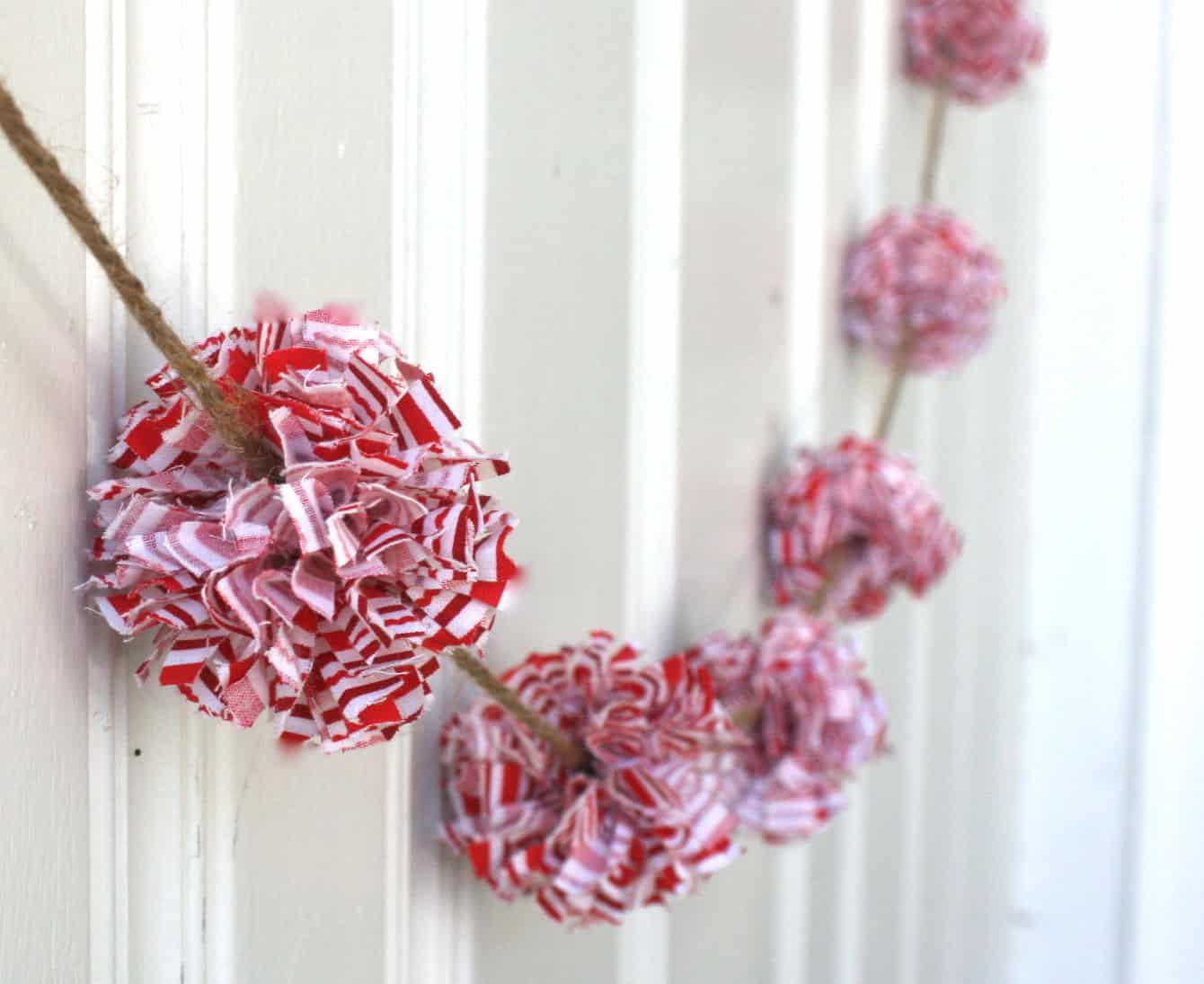 18 Creative Handmade Christmas Garland Examples