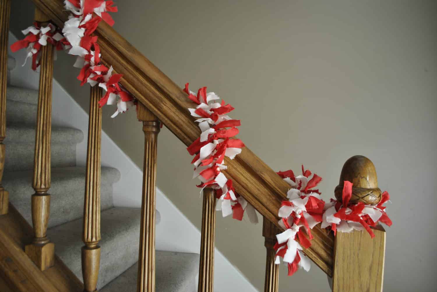 18 Creative Handmade Christmas Garland Examples