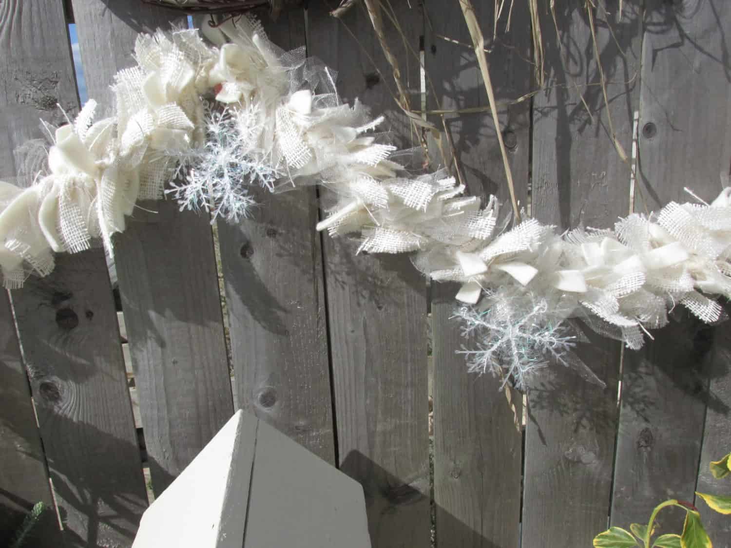 18 Creative Handmade Christmas Garland Examples