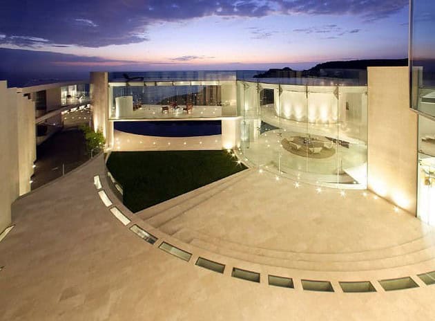 Luxury House With Remarkable Sea View