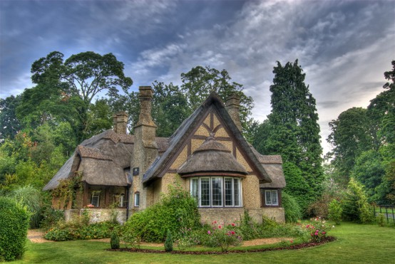 17 Sleek English Cottage House Design Ideas