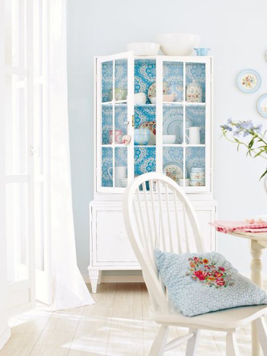 25 Amazing DIY Furniture Makeovers With Wallpaper