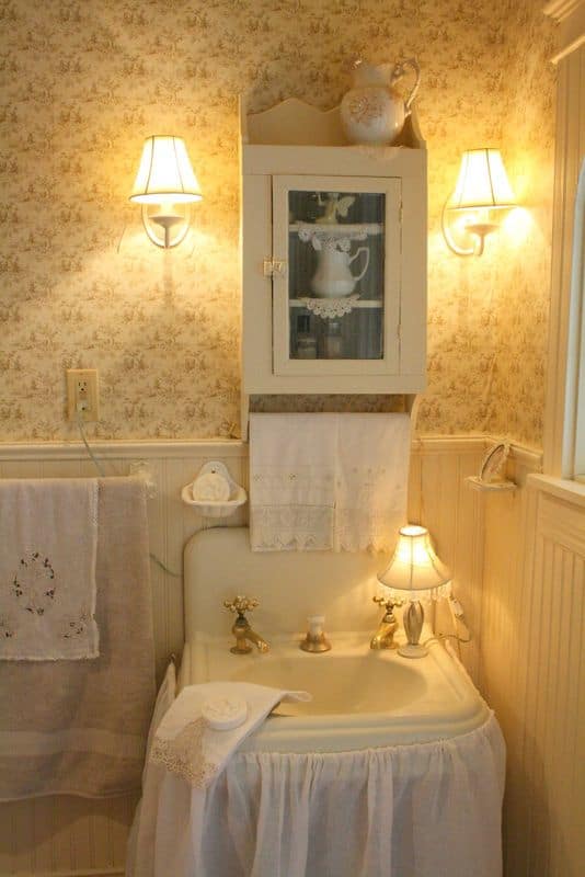 25 Amazing Vintage Sink Designs