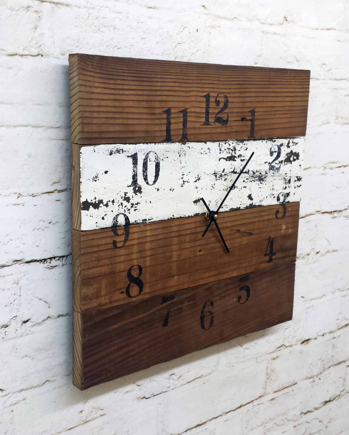19 Rustic Reclaimed Wood DIY Projects