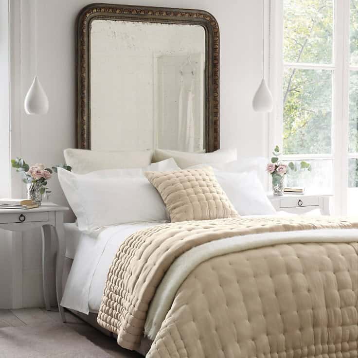 30 Outstanding Hanging Bedside Lights Ideas