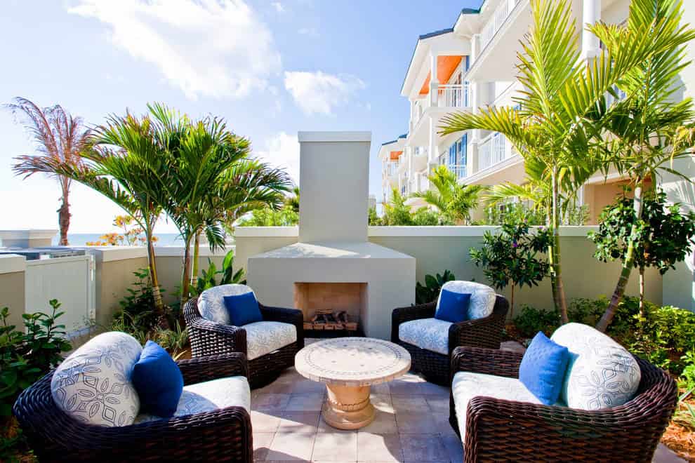 15 Striking Tropical Patio Designs That Make The View Even More Enjoyable