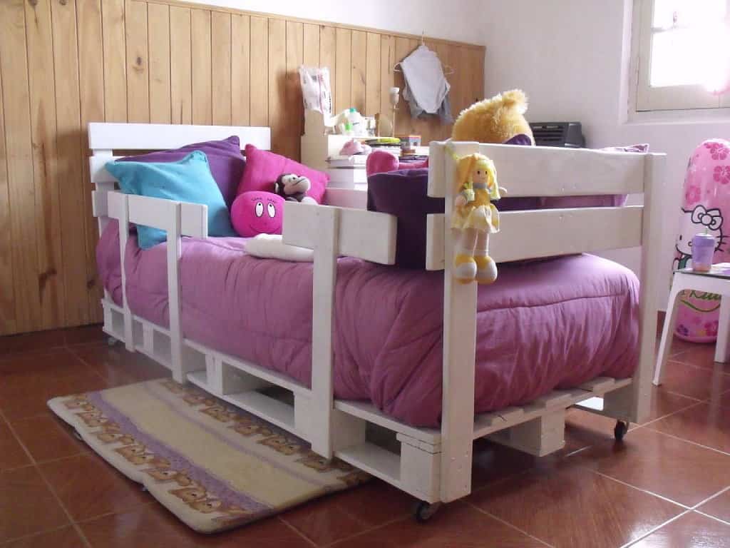 Top 28 Insanely Genius DIY Pallet Indoor Furniture Designs That Everyone Must See