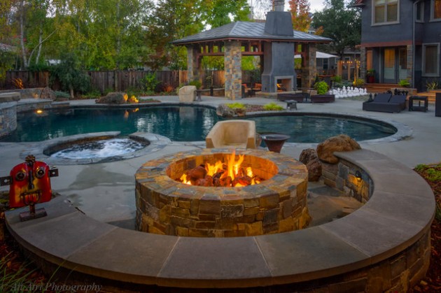 20 Sophisticated Outdoor Fire Pit Designs Near The ...