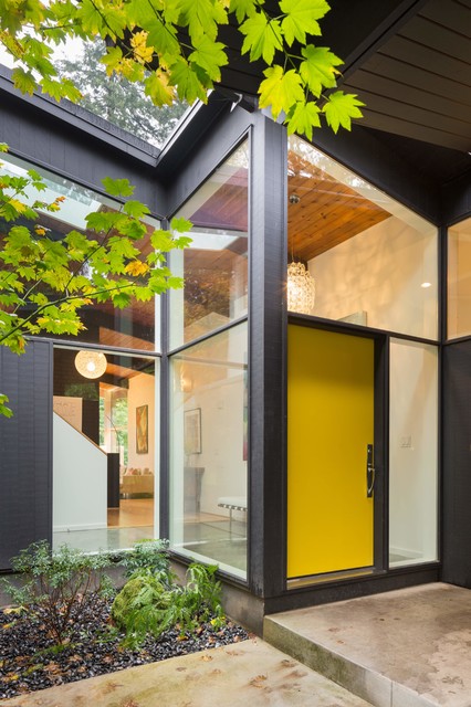 17 welcoming mid-century modern entrance designs that will