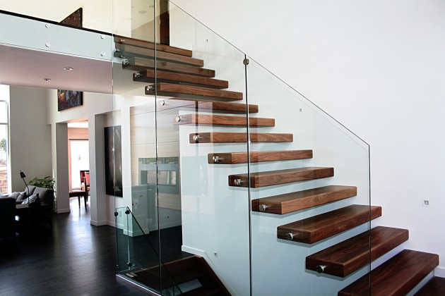 Dramatic Staircase As Decoration In Your Home