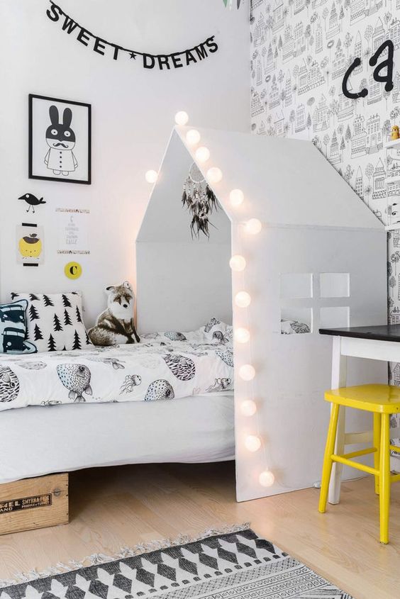 14 Surprisingly Amazing Black & White Childs Room Designs