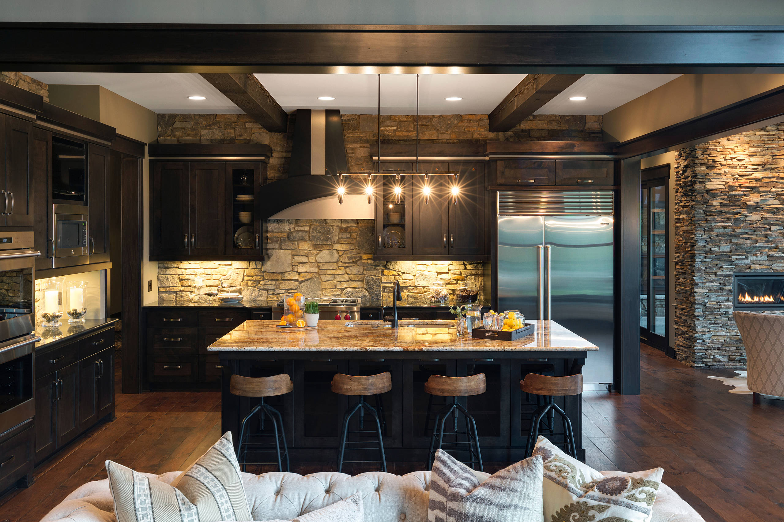 Country Interior Design: A Rustic Touch Of Comfort