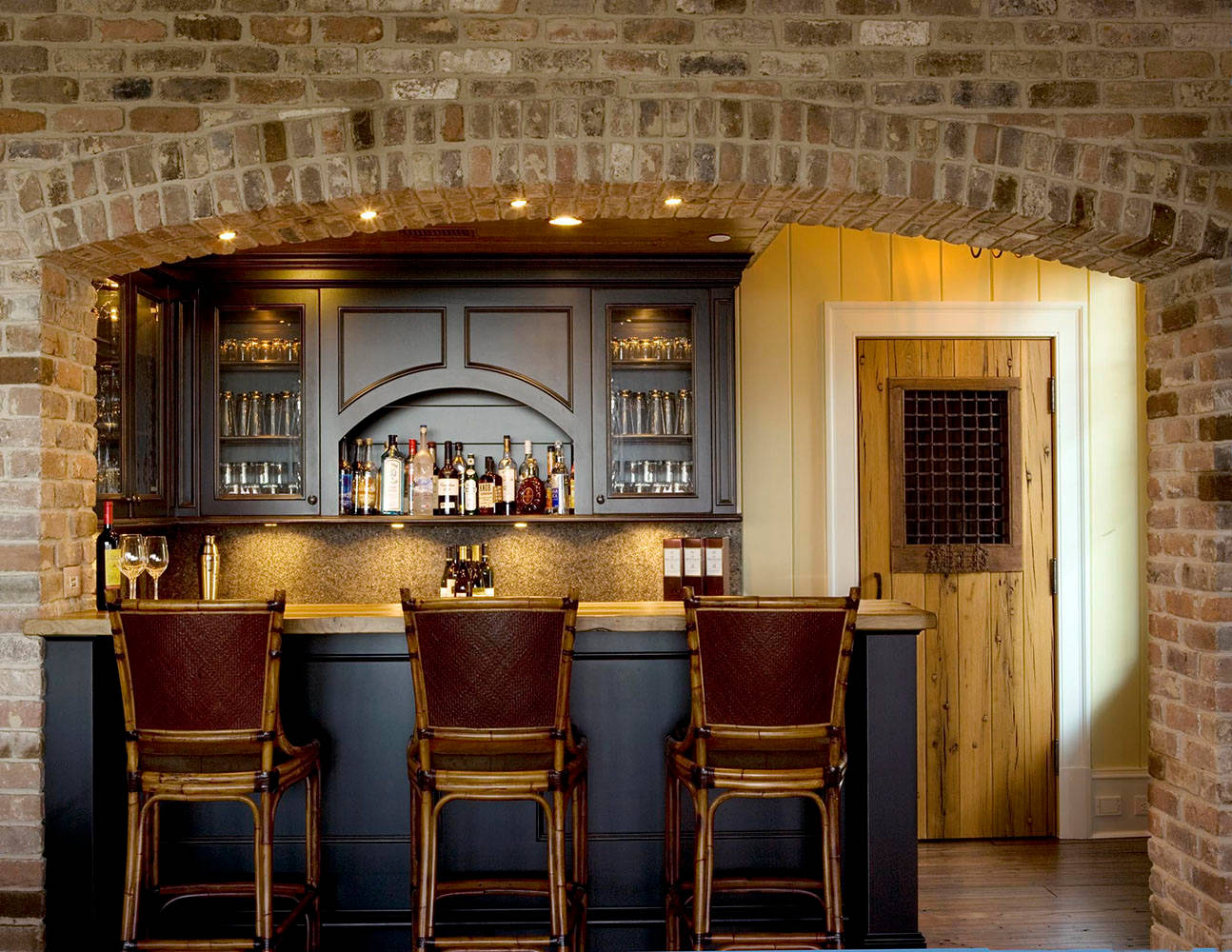 Modern Home Bar Ideas for Large Space