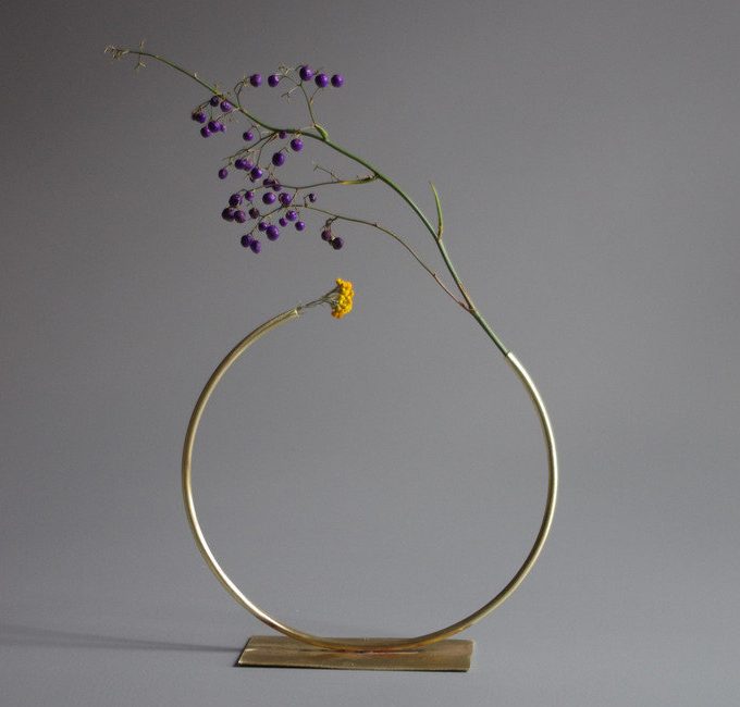 15 Captivating Modern Vases That Are Worth Your Time