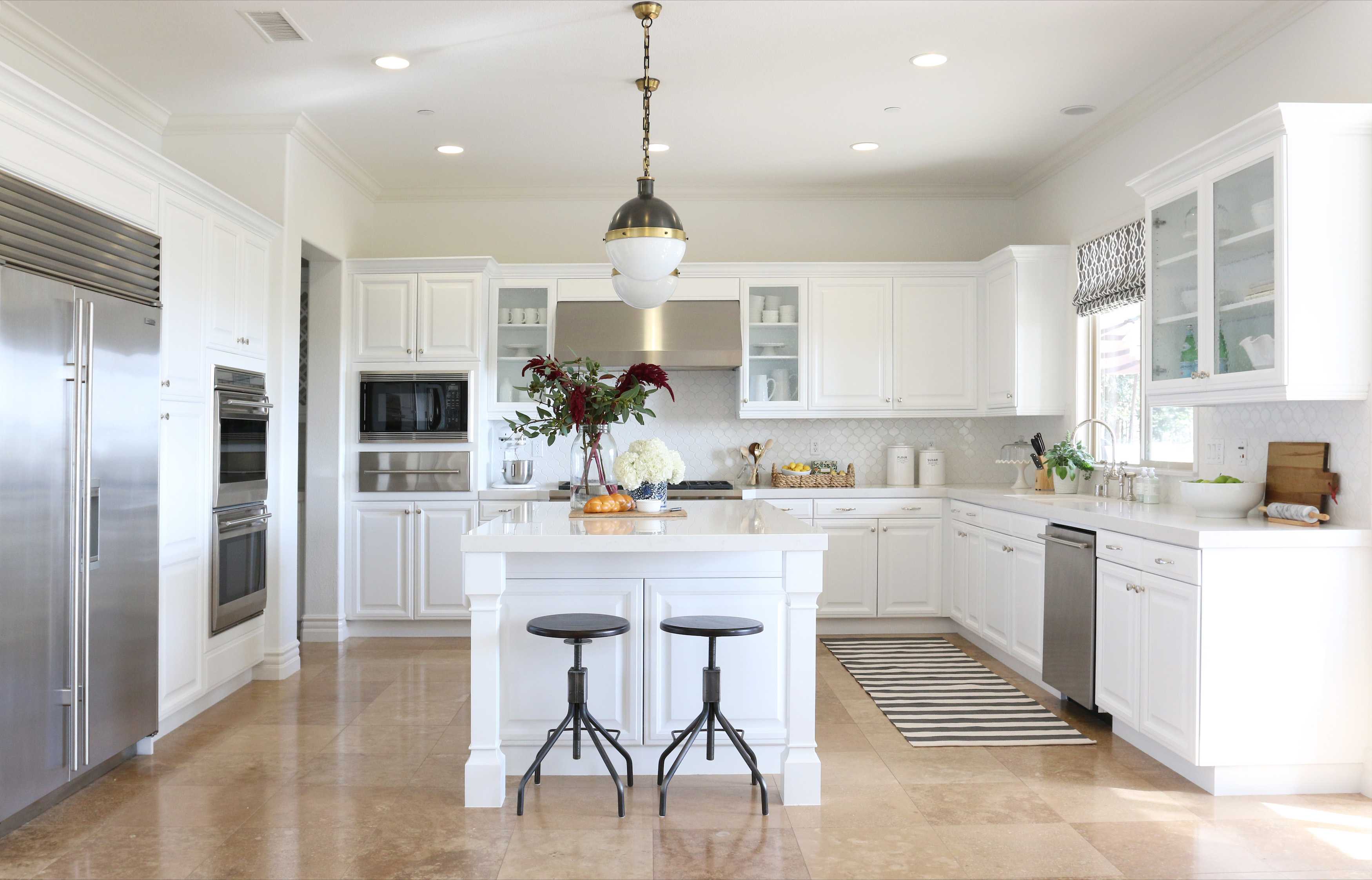 16 Stylish Ideas For Decorating White Kitchen