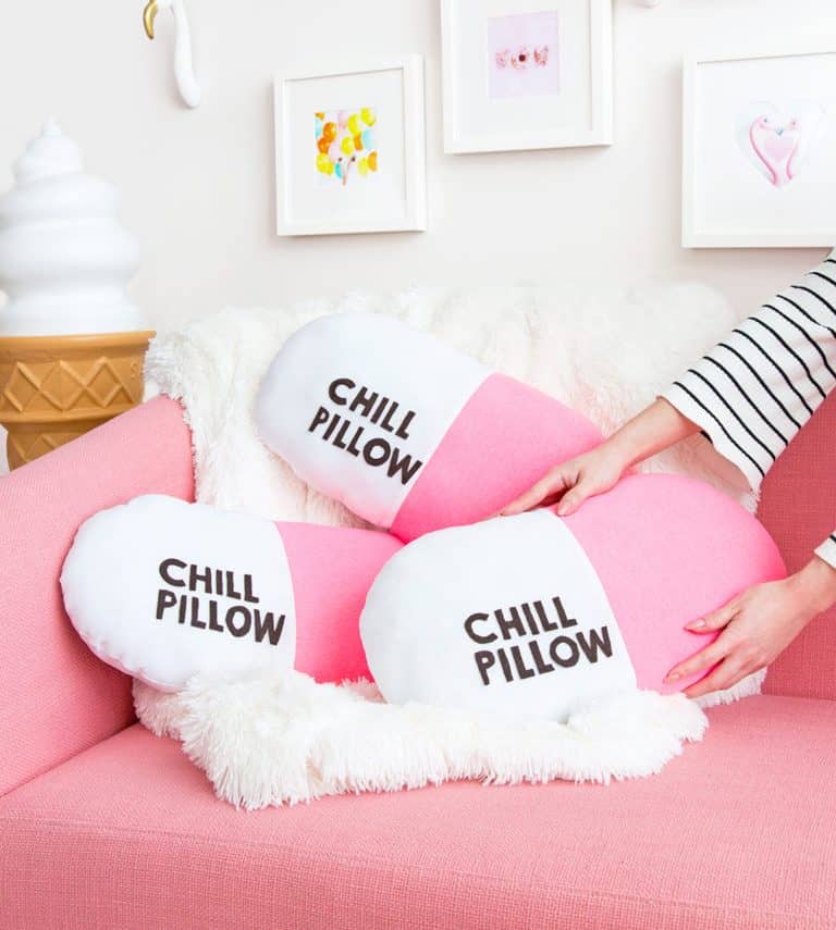 19 Fascinating DIY Pillows To Refresh Your Home For Free