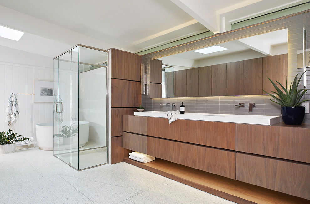 20 Imposing MidCentury Modern Bathroom Designs You'll