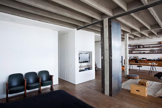 Oscar Niemeyer’s Copan Apartment Redesigned by Felipe Hess & Renata Pedrosa