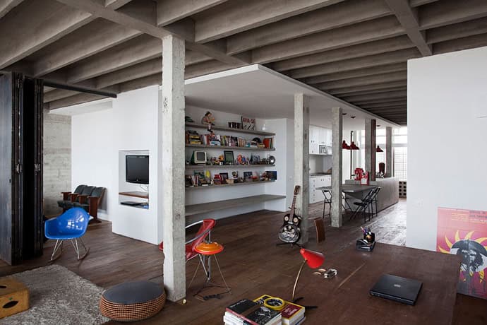 Oscar Niemeyer’s Copan Apartment Redesigned by Felipe Hess & Renata Pedrosa