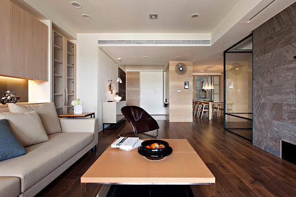 Stylish and Spacious Apartment Integrating a Movable Wall