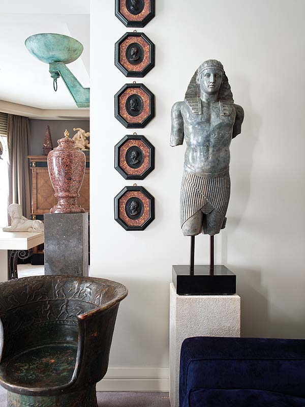 USE ART AND ACCESSORIES FOR BETTER INTERIOR DESIGN OF YOUR HOME.