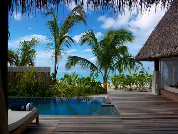 Jumeirah Vittaveli Resort : Piece of Heaven in Maldives