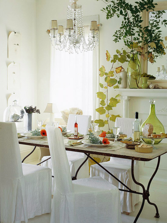 Examples of dining rooms in small-spaces