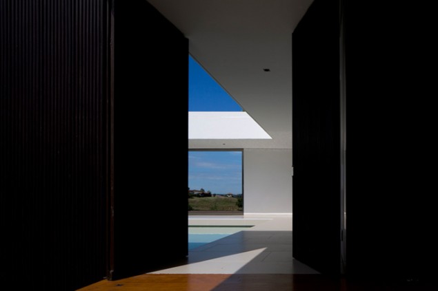 Casa HS, São Paulo, Brazil : Grandiose, Remarkable Modern House by Studio Arthur Casa.