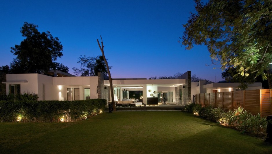 Dinesh Mill Bungalow by Atelier dnD