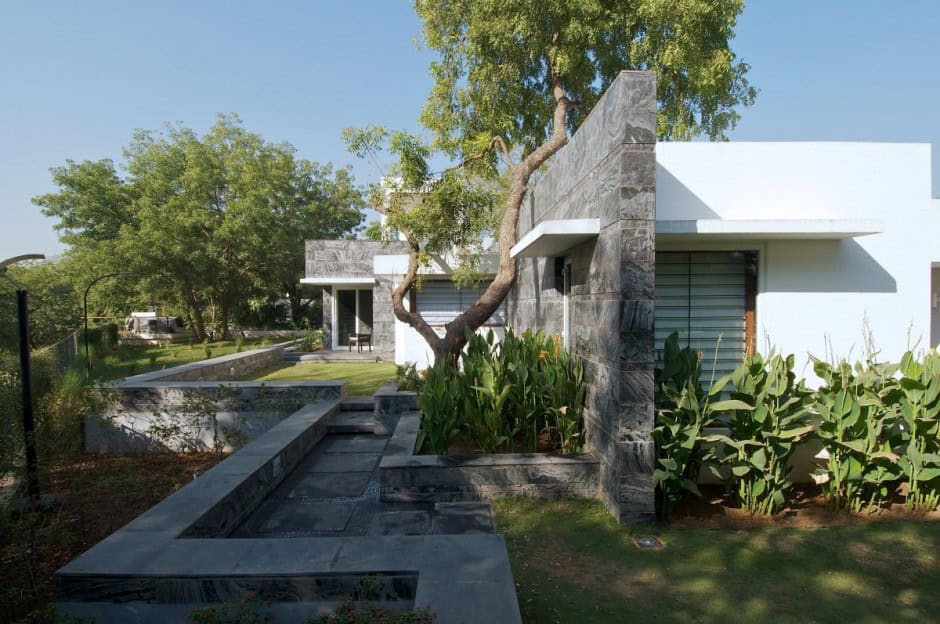 Dinesh Mill Bungalow by Atelier dnD