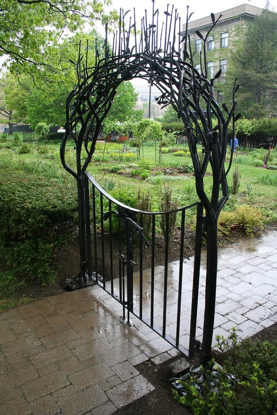 20 beautiful garden gate ideas