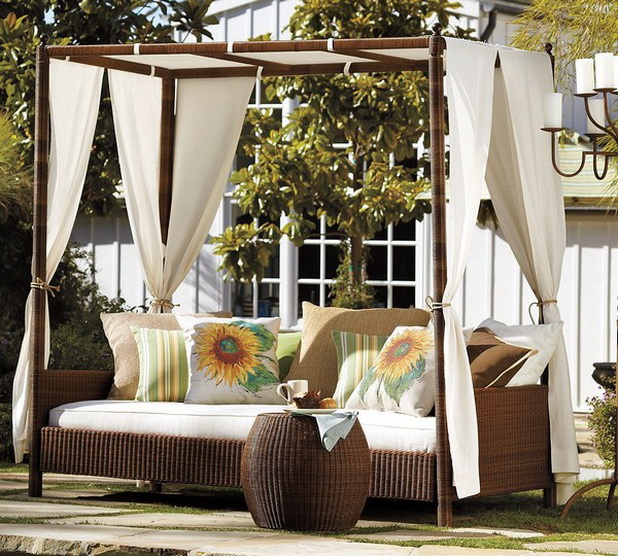 Romantic Outdoor Canopy Beds