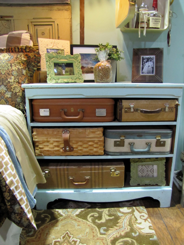 18 Ideas How To Reuse Old Suitcases In Home Decor