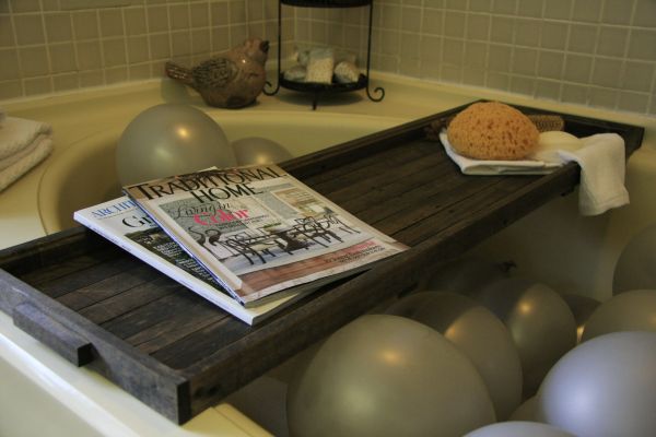 15 Marvelous Bathtub Tray Design Ideas To Enjoy Every Moment