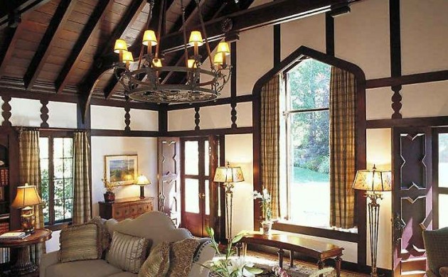 living-room-chandelier-arched-window