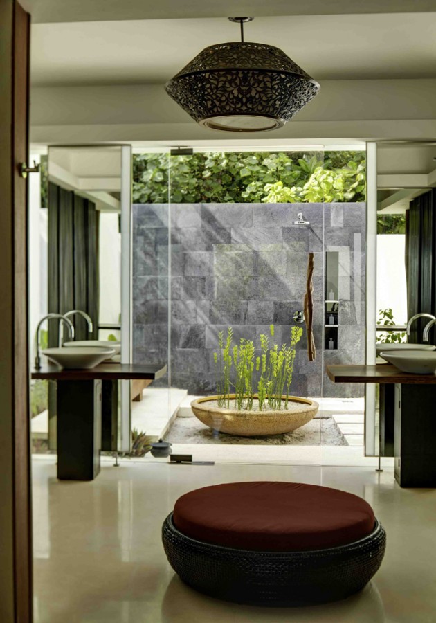 37 Amazing Bathroom Designs That Fused with Nature