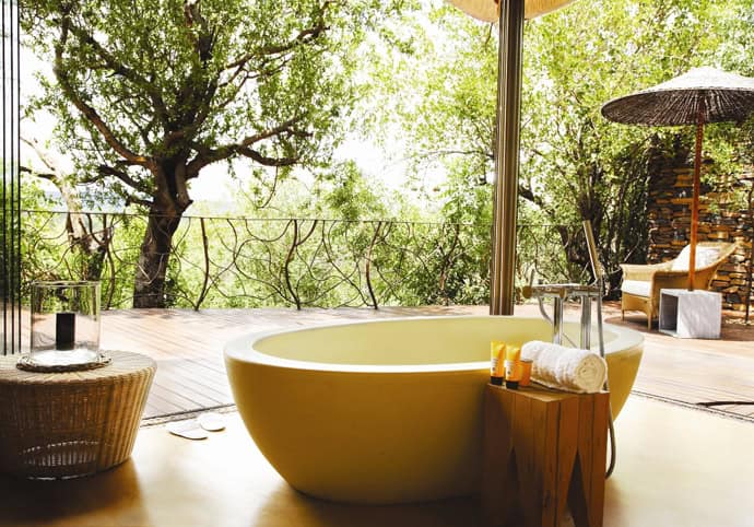 37 Amazing Bathroom Designs That Fused with Nature