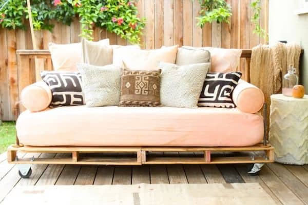 20 Inventive Ways to Upcycle Shipping Pallets