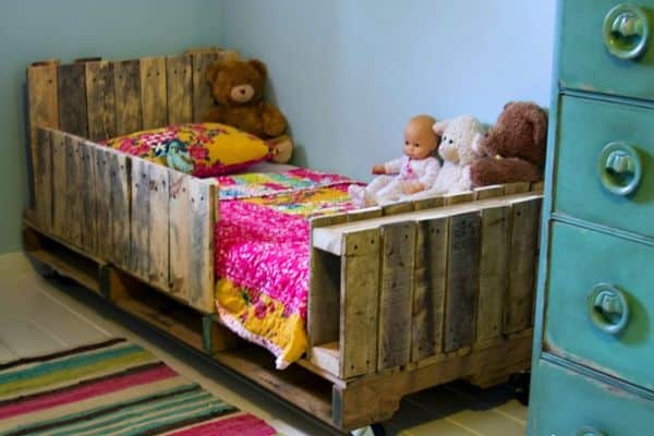 20 Inventive Ways to Upcycle Shipping Pallets