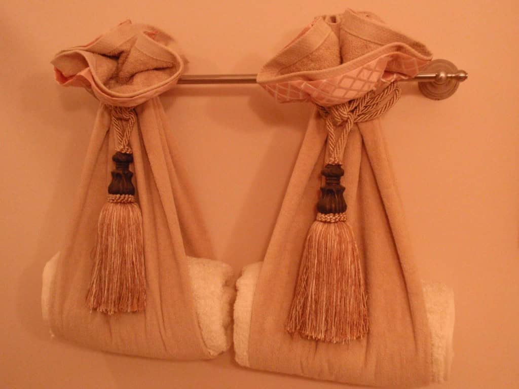 Top 31 Outstanding Towel Hangers for Bathroom buildinghomebar._com_decorative-bath-towels-as-effective-bathroom-complement._html_decorative-bath-towels-unique